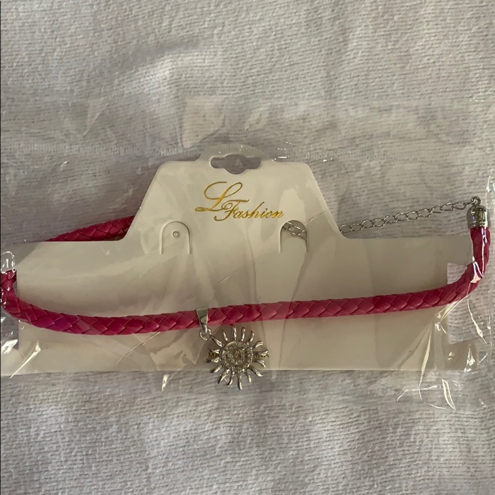 WOMAN NECKLACE WITH CHARM NEW